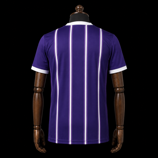 Toulouse FC maillot domicile 2026/2027 version Fan vue de dos mannequin bois