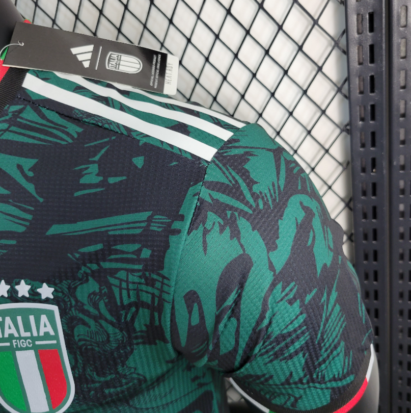 Maillot Italie concept graphique – détail de l’épaule et des bandes blanches