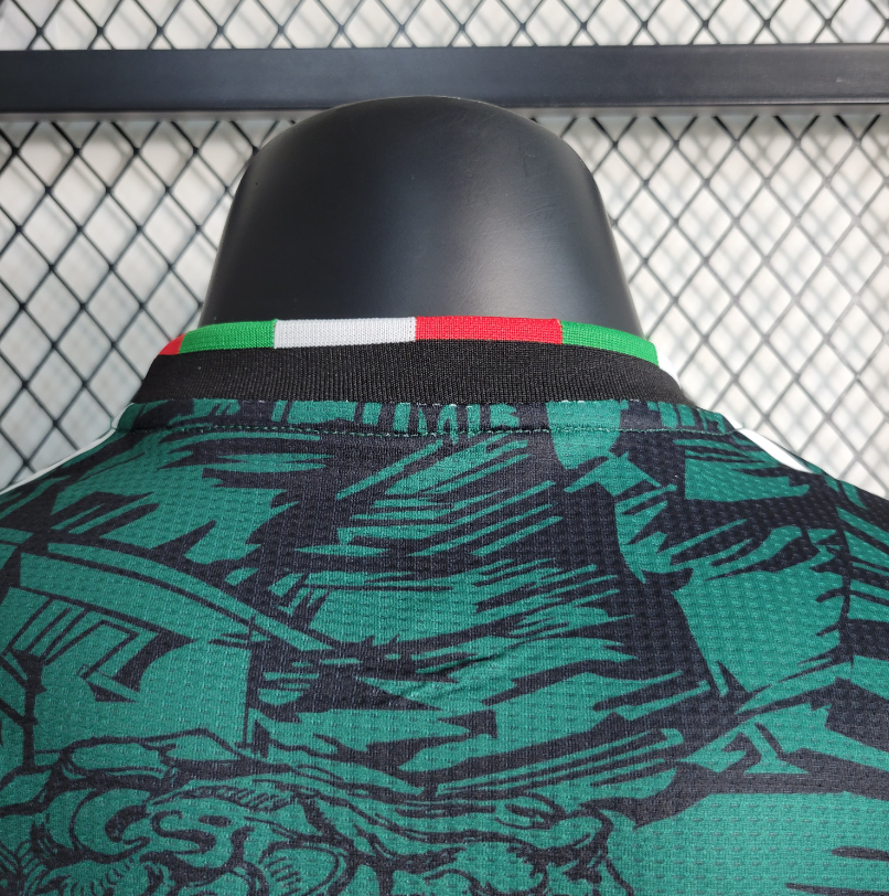 Maillot Italie concept graphique – détail tricolore au dos du col