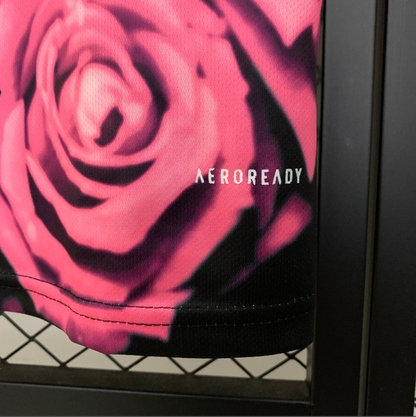 Maillot Real Madrid concept noir et rose – détail de la rose et de la finition du bas