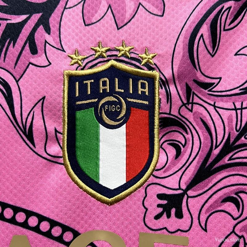 Maillot Italie X Versace édition pink / 2023-2024 / Concept