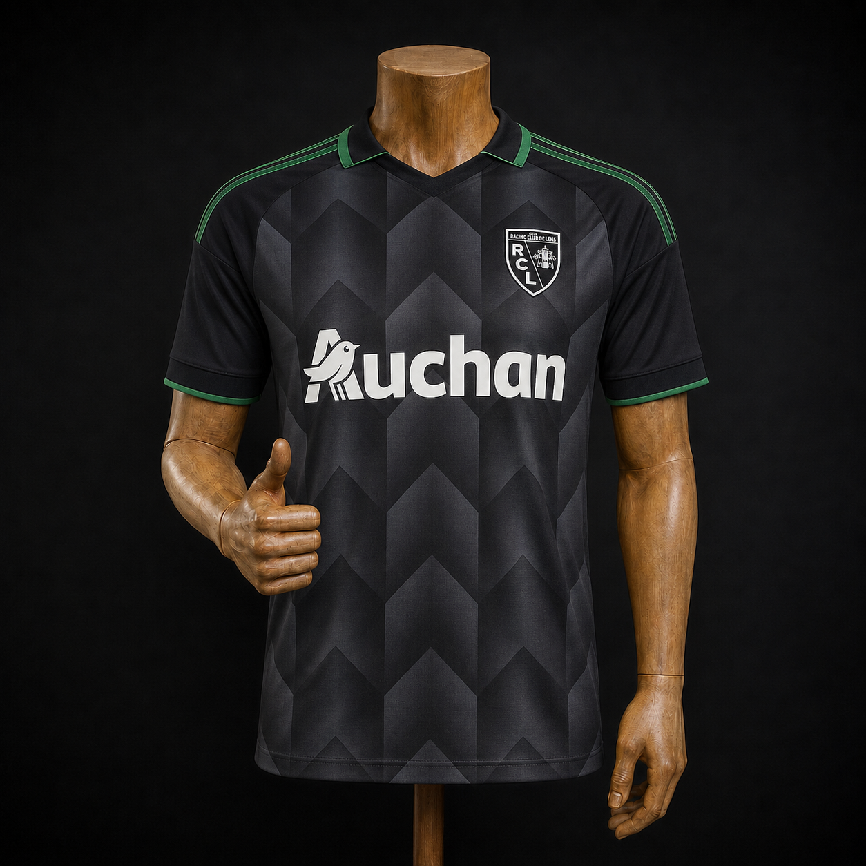 RC Lens maillot extérieur 2026/2027 version Fan vue de face sur mannequin en bois pouce levé